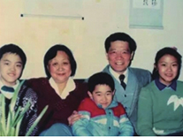 陈能宽院士和夫人及外孙们在一起