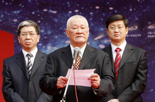 首页 谢光选 图片曾经参加长征一号运载火箭研制的谢光选院士讲话