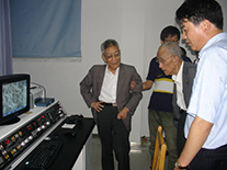 2007年，徐祖耀（左一）与颜鸣皋