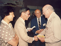 上世纪80年代，徐祖耀和国际著名马氏体相变专家Cohen合影