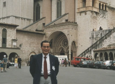 1992年，严东生参加在意大利都灵召开的国际陶瓷学术大会