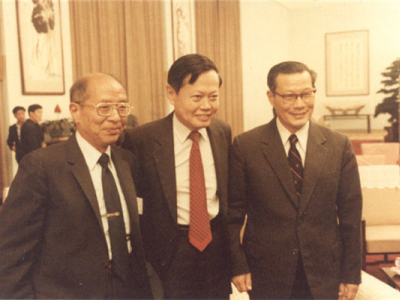 1984年，严东生与杨振宁等出席人民大会堂国庆招待会