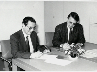 1981年，严东生与德国马普学会材料研究所G·Petzow教授签署双边合作协议