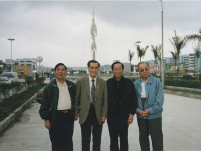 1992年，严东生作为全国政协科技委员会工作小组组长在广东珠江三角洲调研