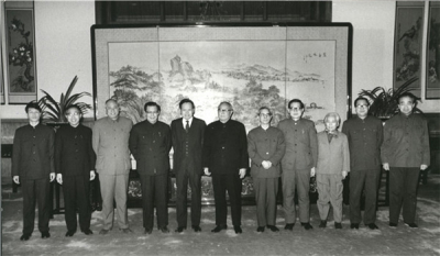 1984年，严东生陪同国家主席李先念于人民大会堂福建厅会见美籍学者杨振宁教授