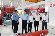 习近平视察中科院深海科学与工程研究所