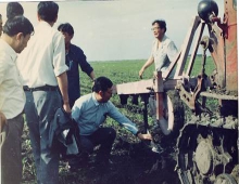 辛勤耕耘在三江平原上的“科研好汉”